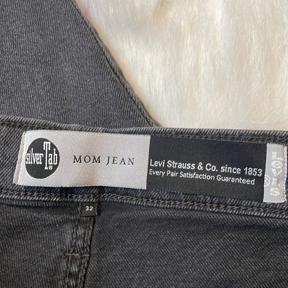 Levi’s Light Black Silver Tab Mom Jeans Size 32 - Picture 5 of 9